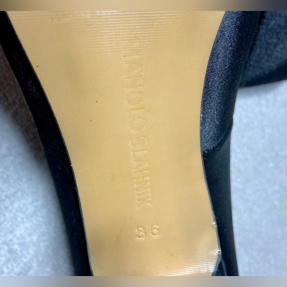 MANOLO BLAHNIK HANGISI 105 CRYSTAL BUCKLE CLASSIC BLACK SATIN PUMP SZ EU 36 - Picture 6 of 11